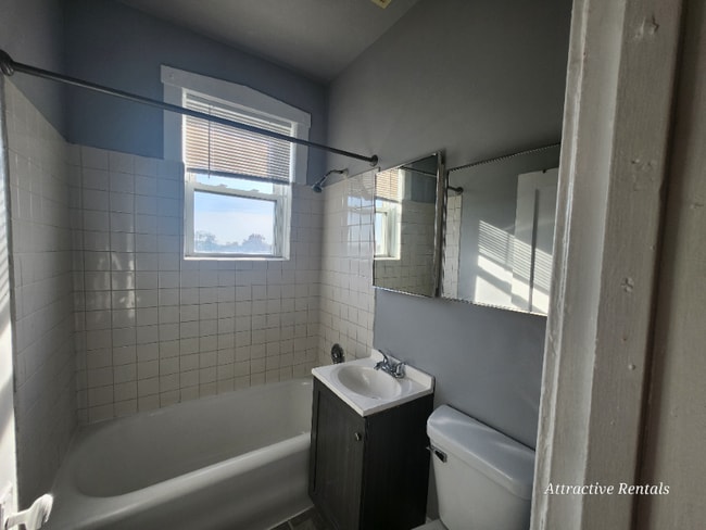 Building Photo - 1160 S Mason Ave