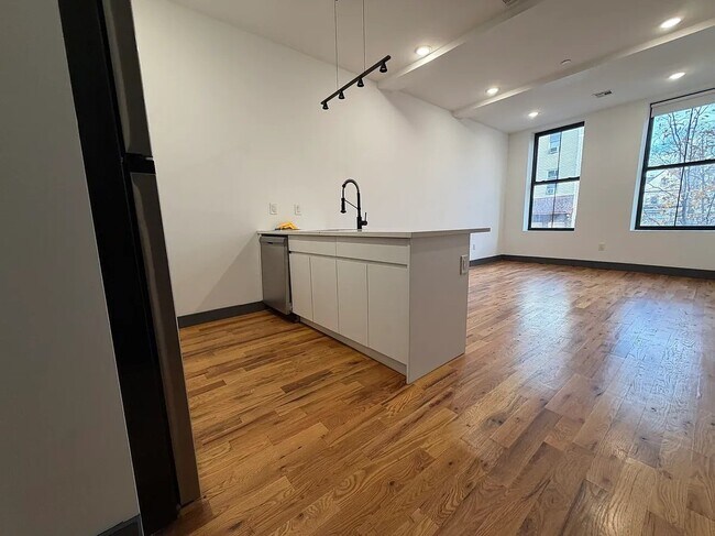 Foto del edificio - 568 Communipaw Ave