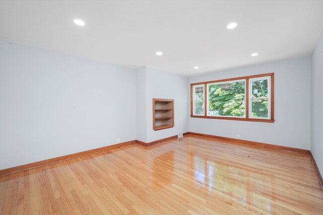 Building Photo - 4935 W Winona St