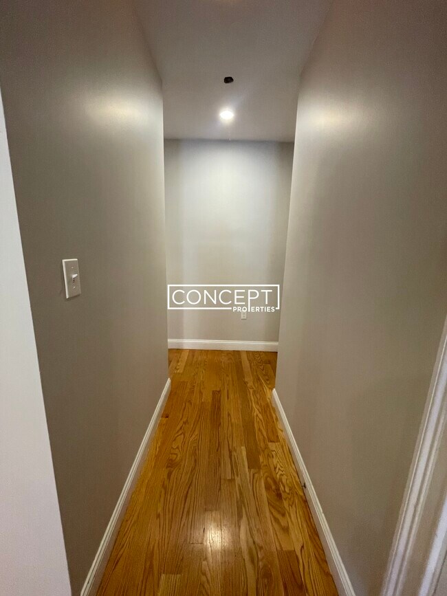 Building Photo - 153 Meridian St