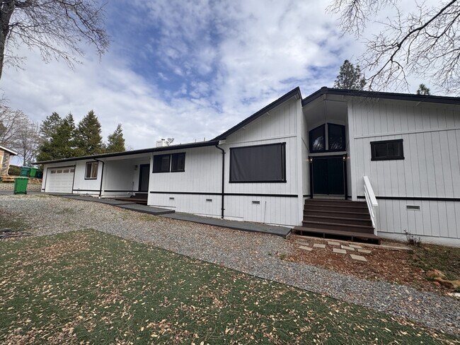 Foto del edificio - 17554 Patricia Way