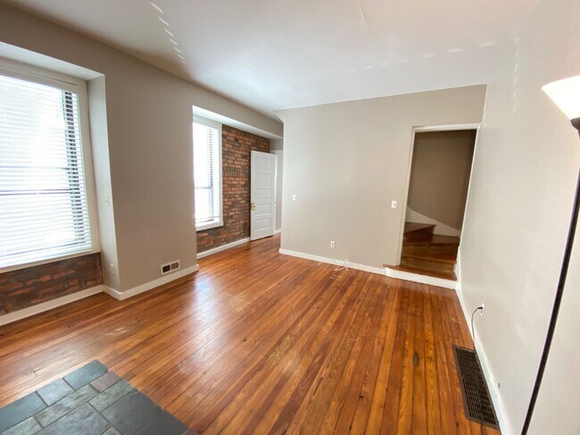 Building Photo - Hunter Ave 884-886 NCR