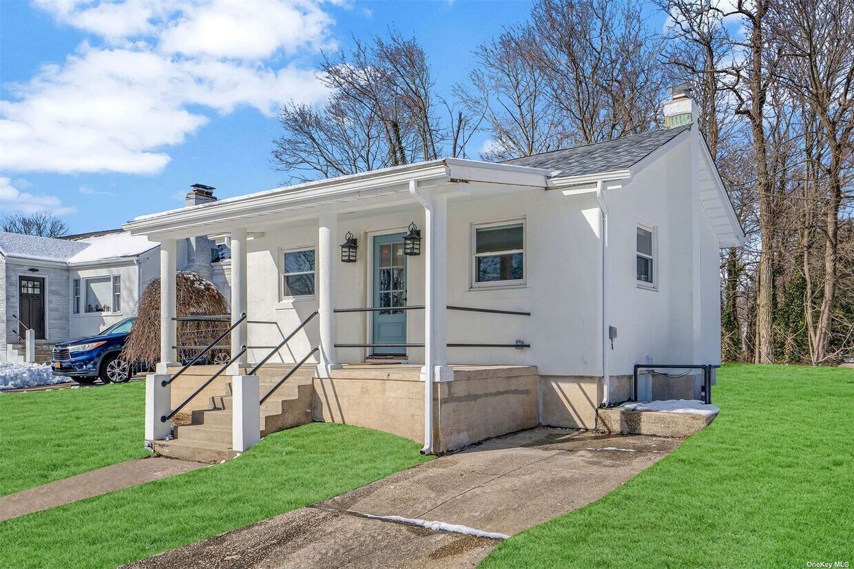 Primary Photo - 30 Acacia Rd