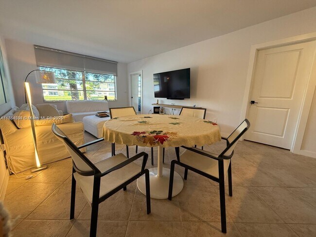 Foto del edificio - 2815 NE 201st Terrace
