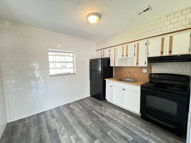 Foto del edificio - 2 Bedroom 1 Bath unit Move-In Ready Home in West Park!