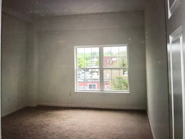 Building Photo - 21 Central Ave