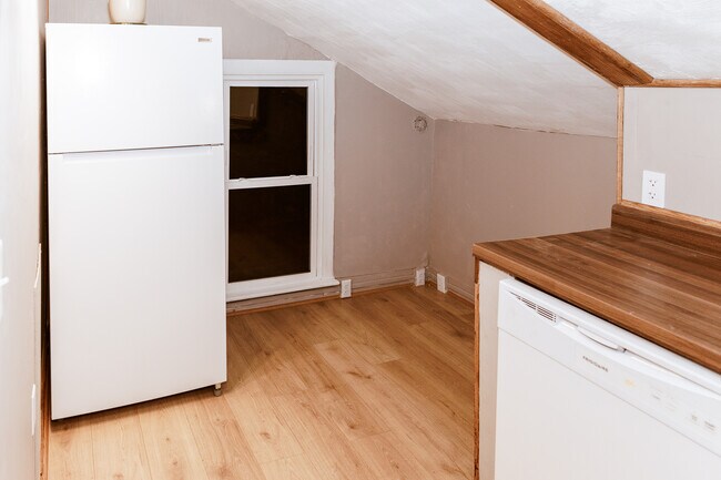 Foto del edificio - 327 S Adams St