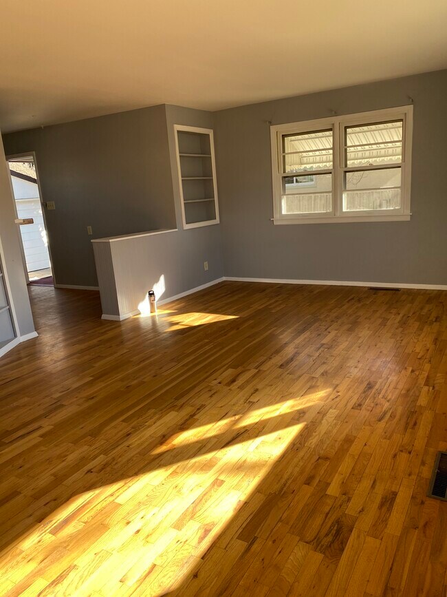 Living Room - 3207 Jon St