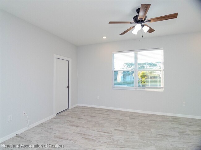 Building Photo - 1456 Kyra Ave