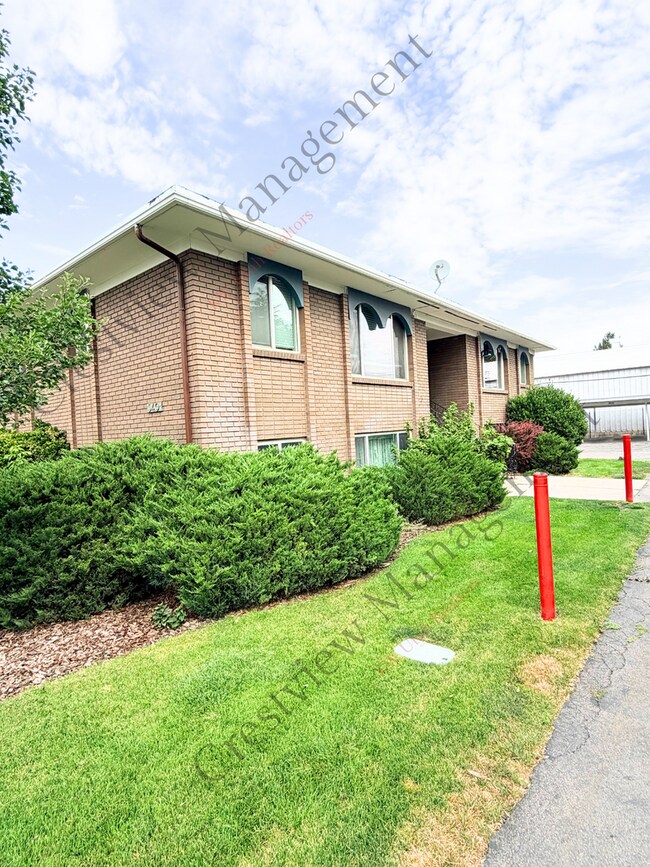 Foto del edificio - 549 Stringham Ave