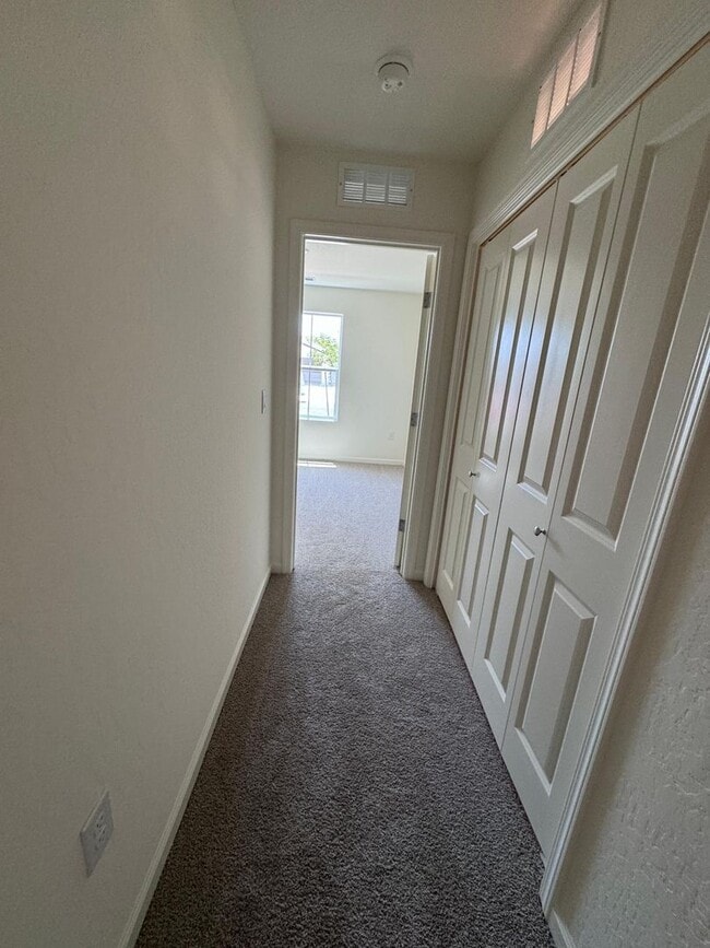 Building Photo - Beautiful new home with solar for rent in ...