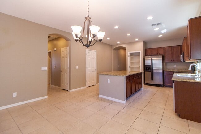 Building Photo - Ironwood Crossing 3 Bed/2 Bath with Sparkl...