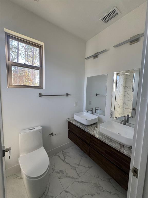 Foto del edificio - 15 Regent Ln