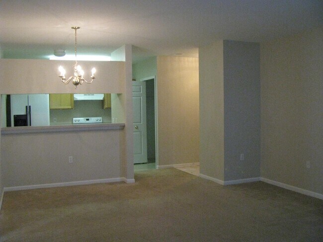 Building Photo - 2652 S Knightsbridge Cir