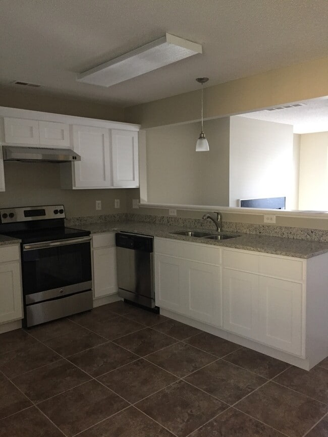 Building Photo - 808 Woodside Park Ln