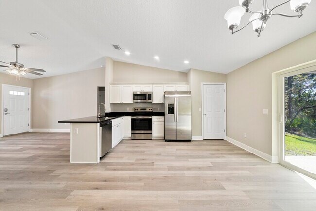 Foto del edificio - 1336 W Cary Dr