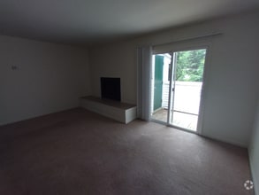 Building Photo - 600 Reusens Rd