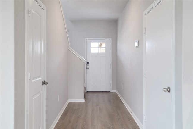 Foto del edificio - 445 Shiner Ln