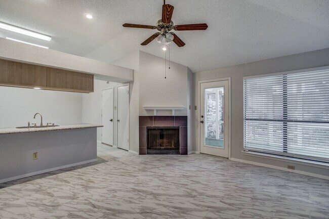 Building Photo - 573 Grace-