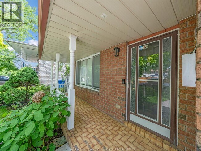 Building Photo - 2823 Garvey Cres