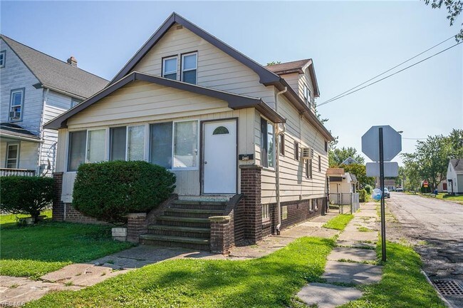 Foto del edificio - 13441 Kirton Ave