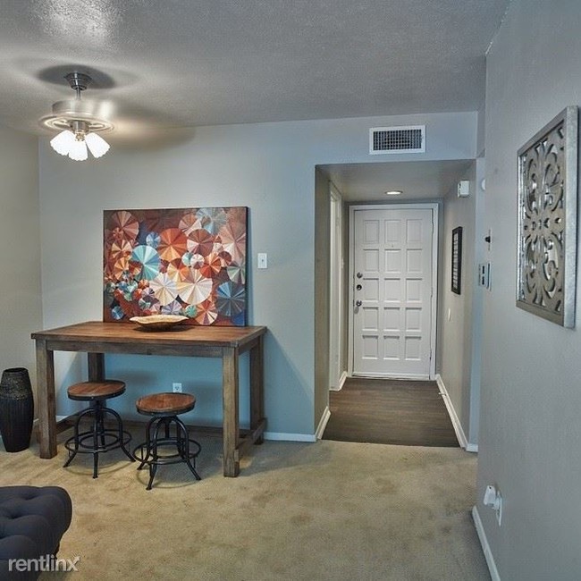 Building Photo - 15534 El Estado Dr