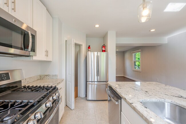 Foto del edificio - 4963 8th St NE