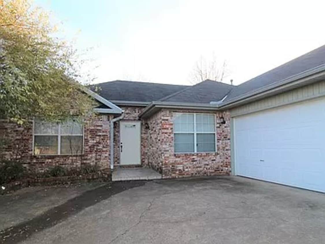 BEAUTIFUL HOME IN GREAT LOCATION! - BEAUTIFUL HOME IN GREAT LOCATION!