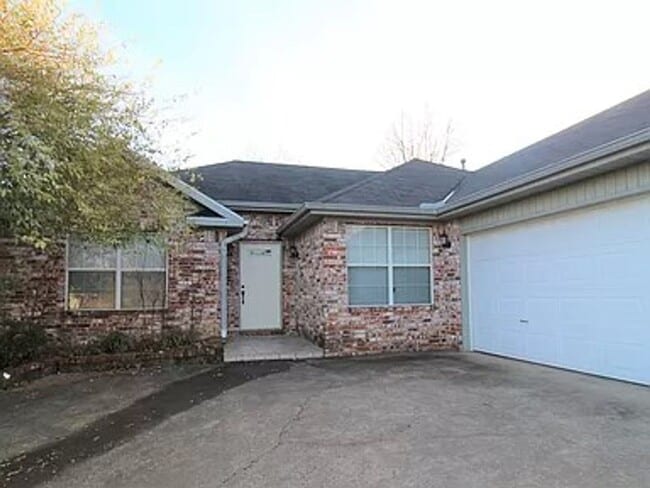 BEAUTIFUL HOME IN GREAT LOCATION! - BEAUTIFUL HOME IN GREAT LOCATION!