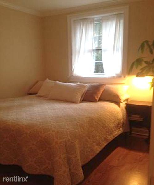 Building Photo - 300 Eckford St