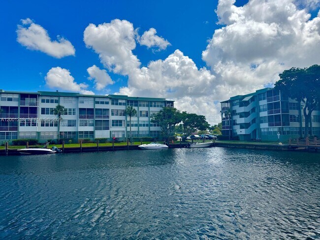 Foto del edificio - 2741 Taft St