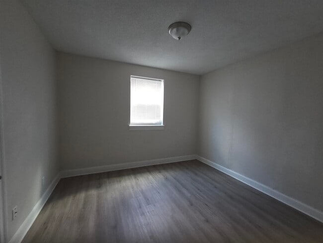 Building Photo - 3333 Farmville Rd