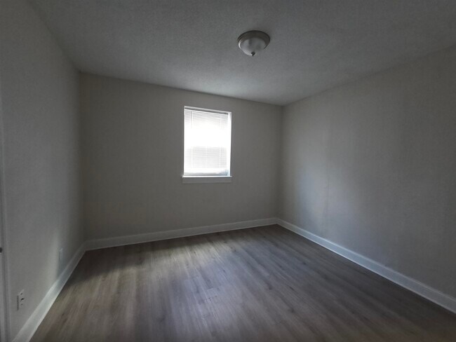 Foto del edificio - 3333 Farmville Rd