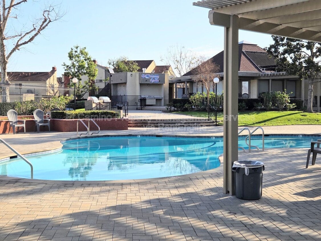 Photo - 955 W Lamark Ln