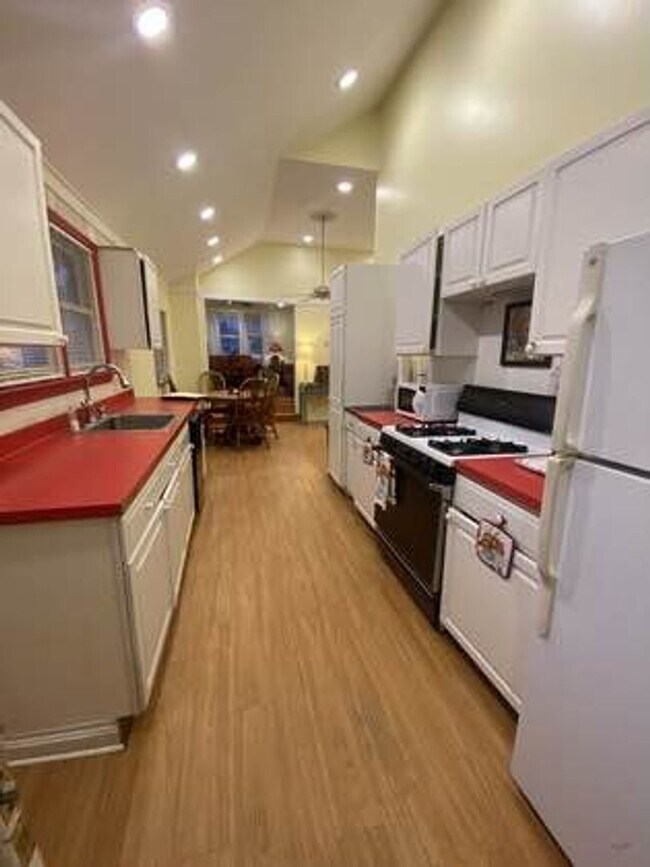 Building Photo - 3 Bed 1 Bath Detached House in Lebanon