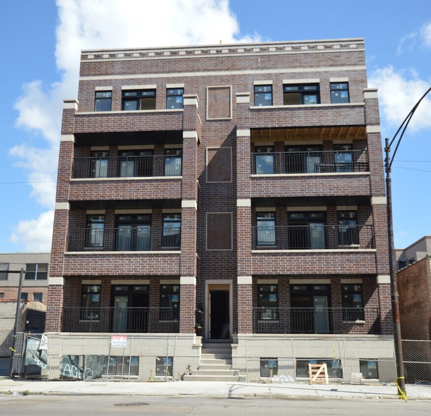 Primary Photo - 1324 W Grand Ave.