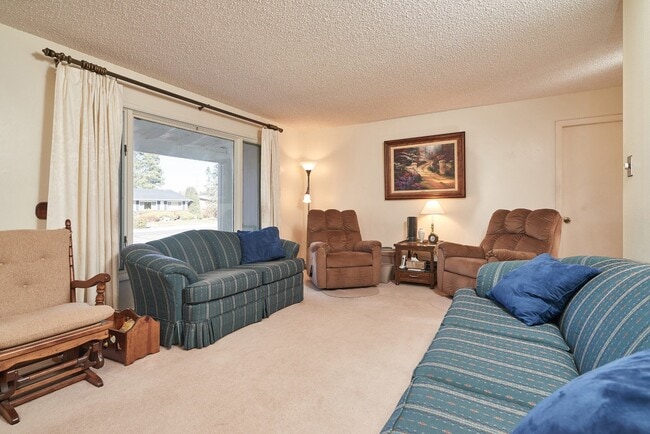 Building Photo - 807 Shoshoni St