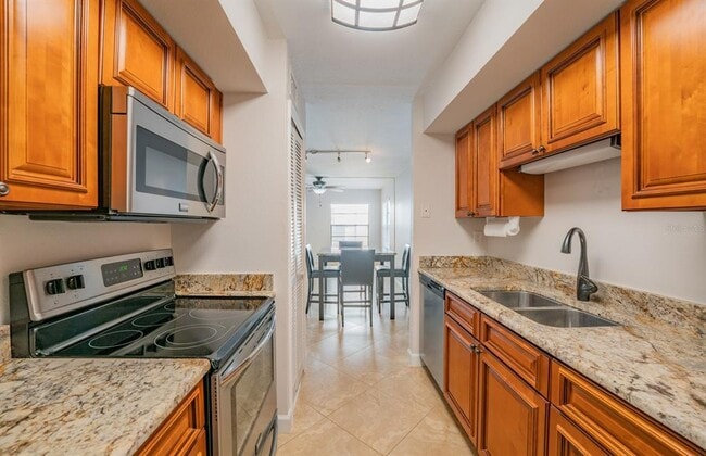 Building Photo - 13608 S Village Dr