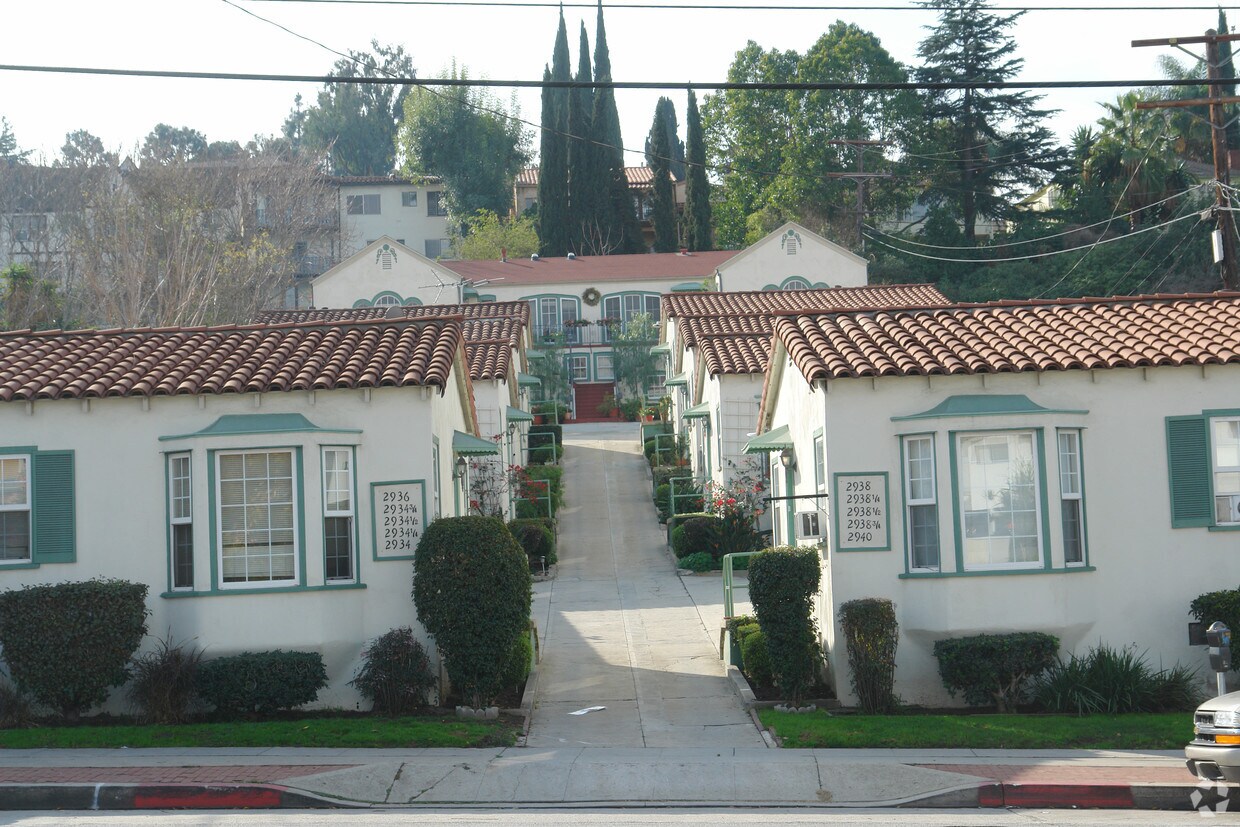 Primary Photo - 2934-2940 Rowena Ave