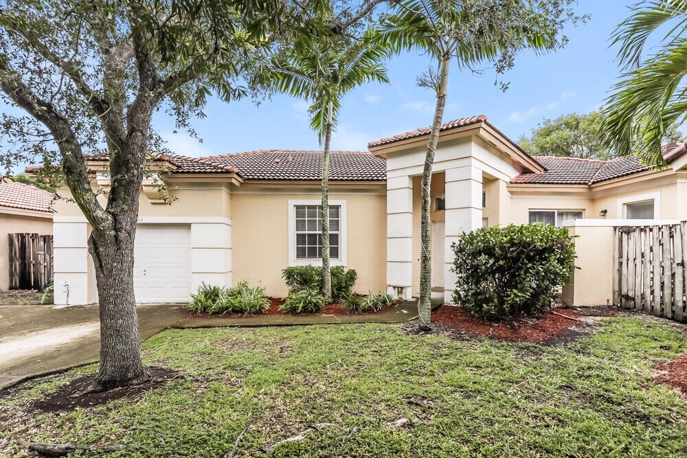 Primary Photo - 9052 SW 214th St