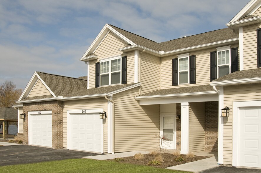 Long Pond Shores Waterfront Apartments Rentals Rochester, NY