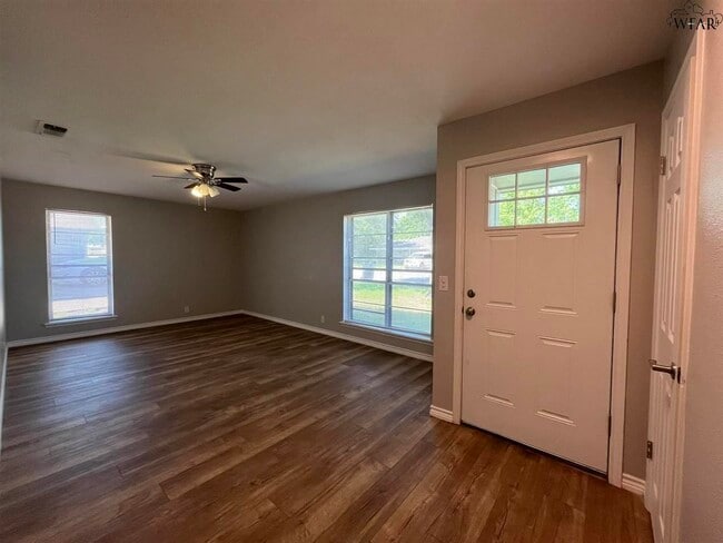 Building Photo - 5503 Hooper Dr