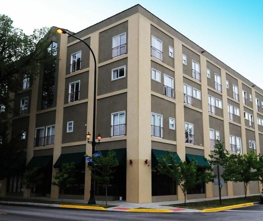 Foto principal - 2300 S Central Ave