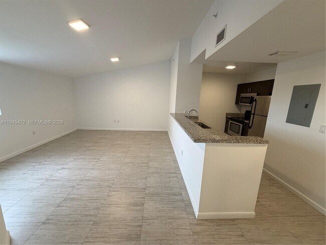 Building Photo - 1801 SW 32nd Ave