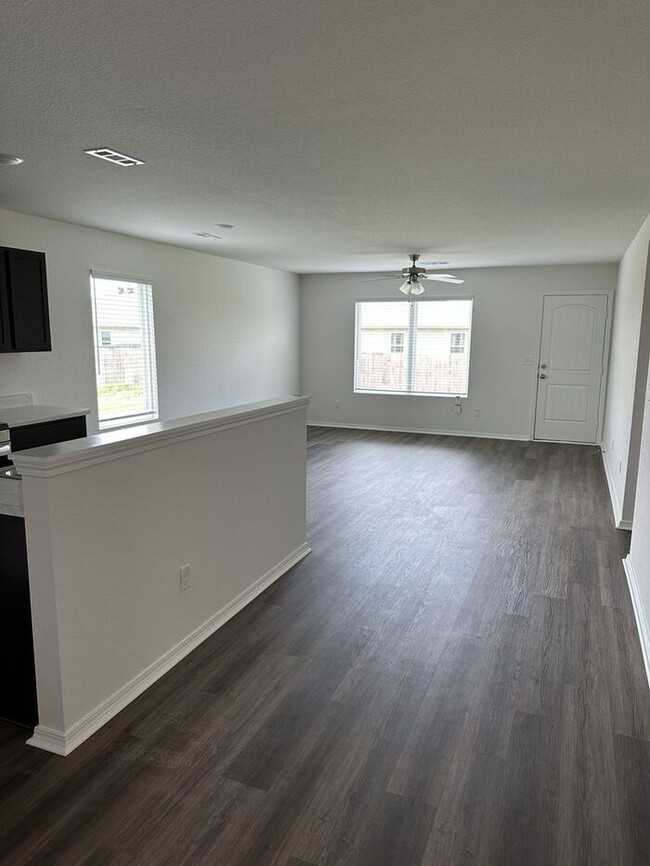 Foto del edificio - *Pre-leasing* NEW Four Bedroom | Two Bathr...