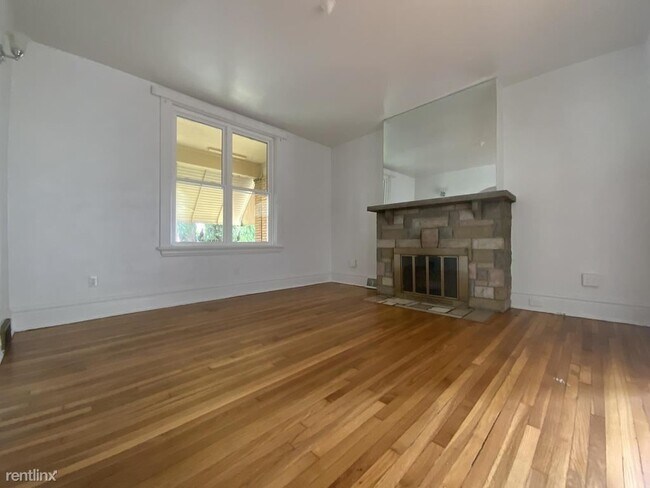 Foto del edificio - 6 br, 1.5 bath House - 144 Linnview Avenue