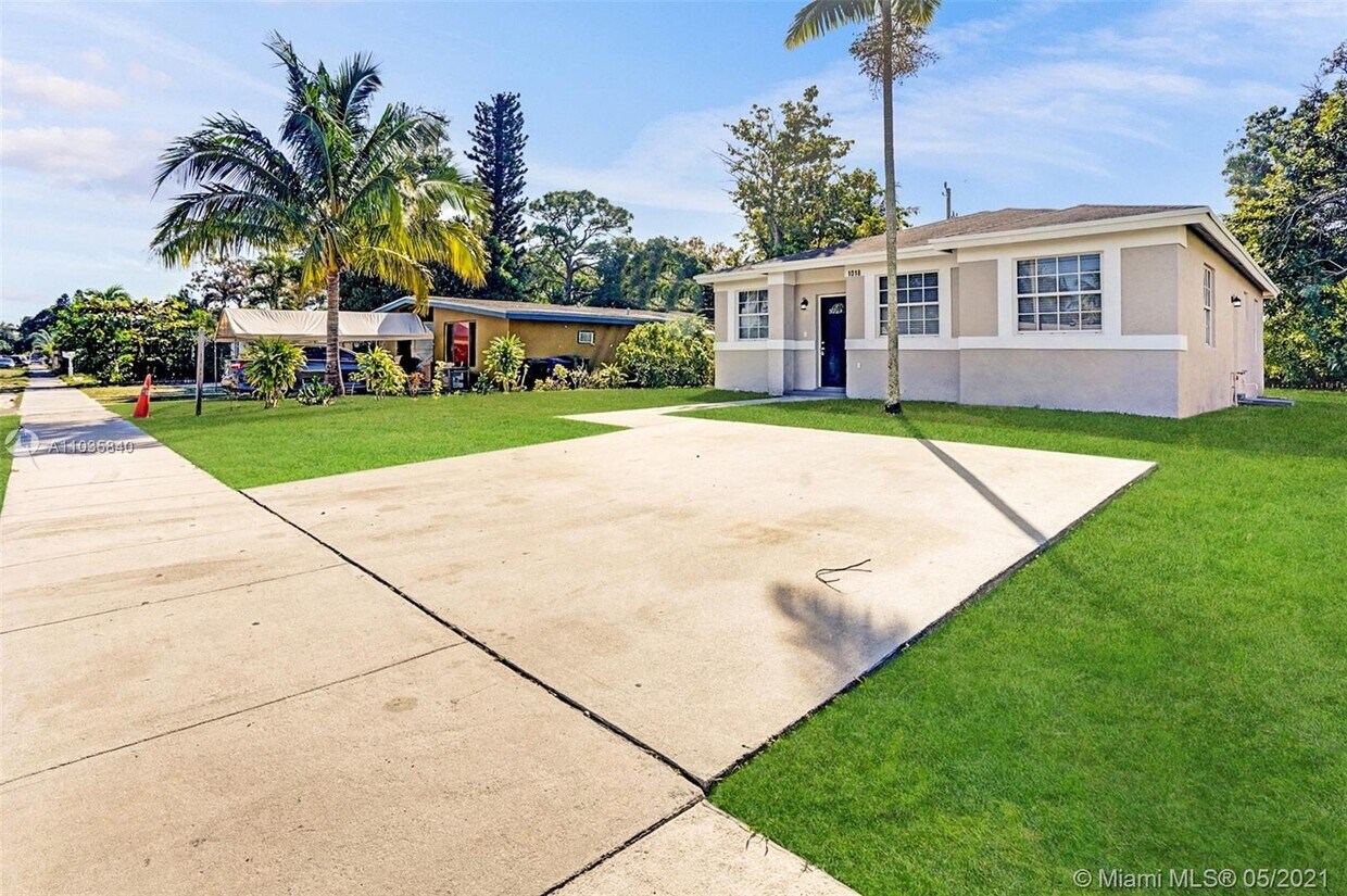 Primary Photo - 1018 NW 13th Ct