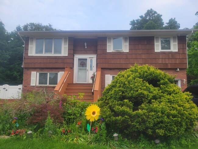 Front of the House - 22 Loughlin Dr