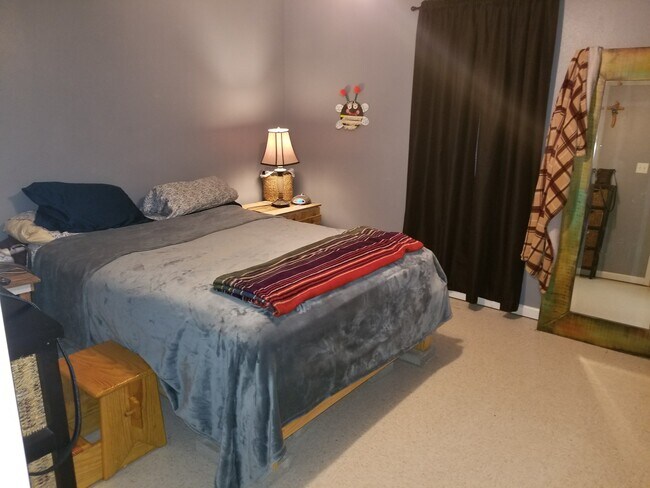 Bed 1 - 1082 Shellie Ln