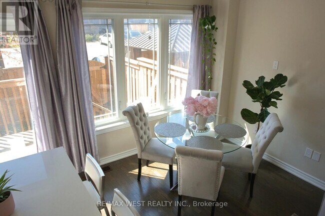 Building Photo - 37 Cygnus Cres